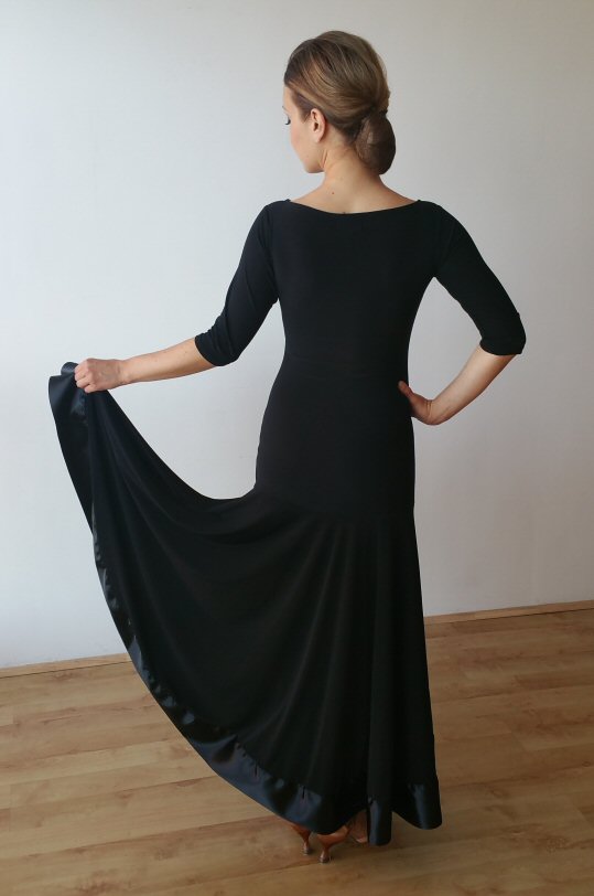 Evening dress with satin hem for larger sizes
