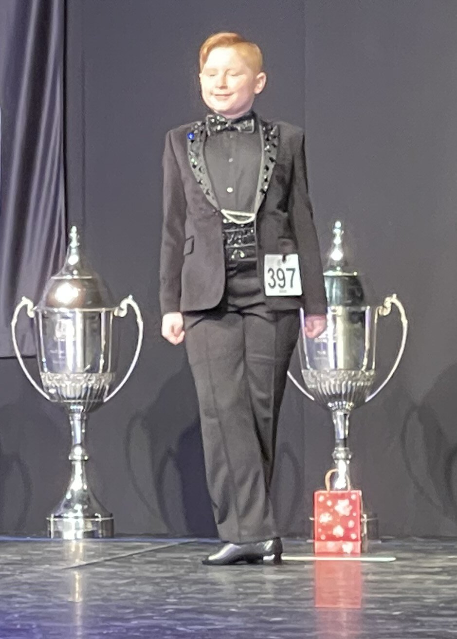 Heavenly stretchy mens trousers in action