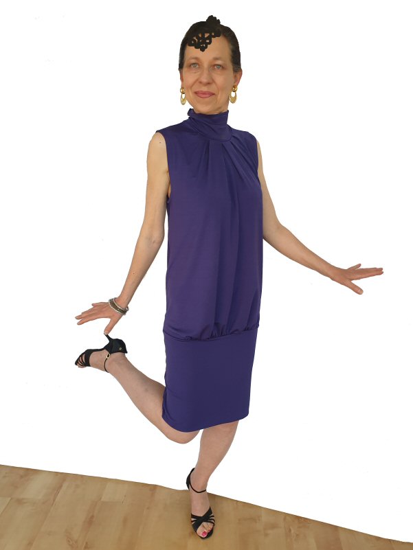 Stretchy tunic with narrow skirt
